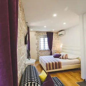 Sir George Luxury Apartment